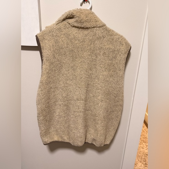 Cozy Cream Sherpa vest made in U.S - Picture 6 of 9